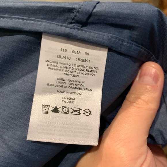 Women’s Lightweight Packable Mountain Hardwear Jacket - Small - Picture 4 of 14